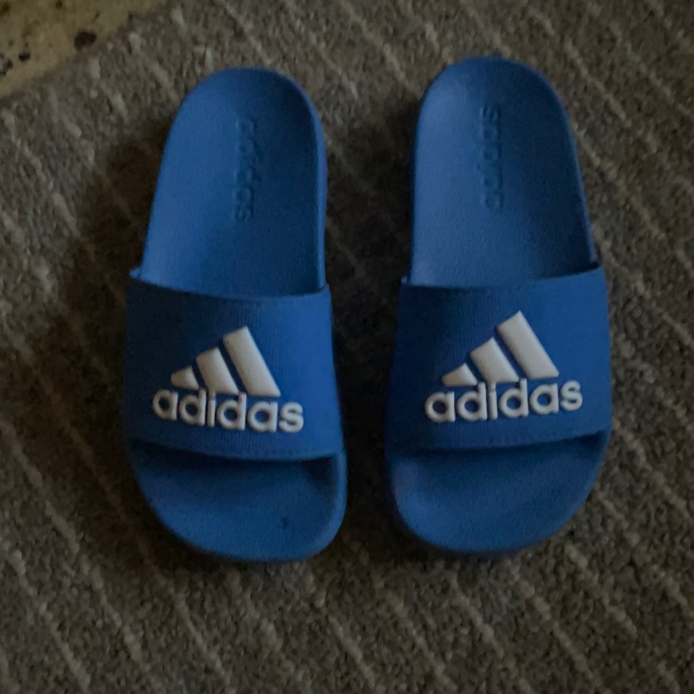 Kids slides Adidas